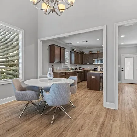 Luxury 2 Bedroom Townhouse #1
